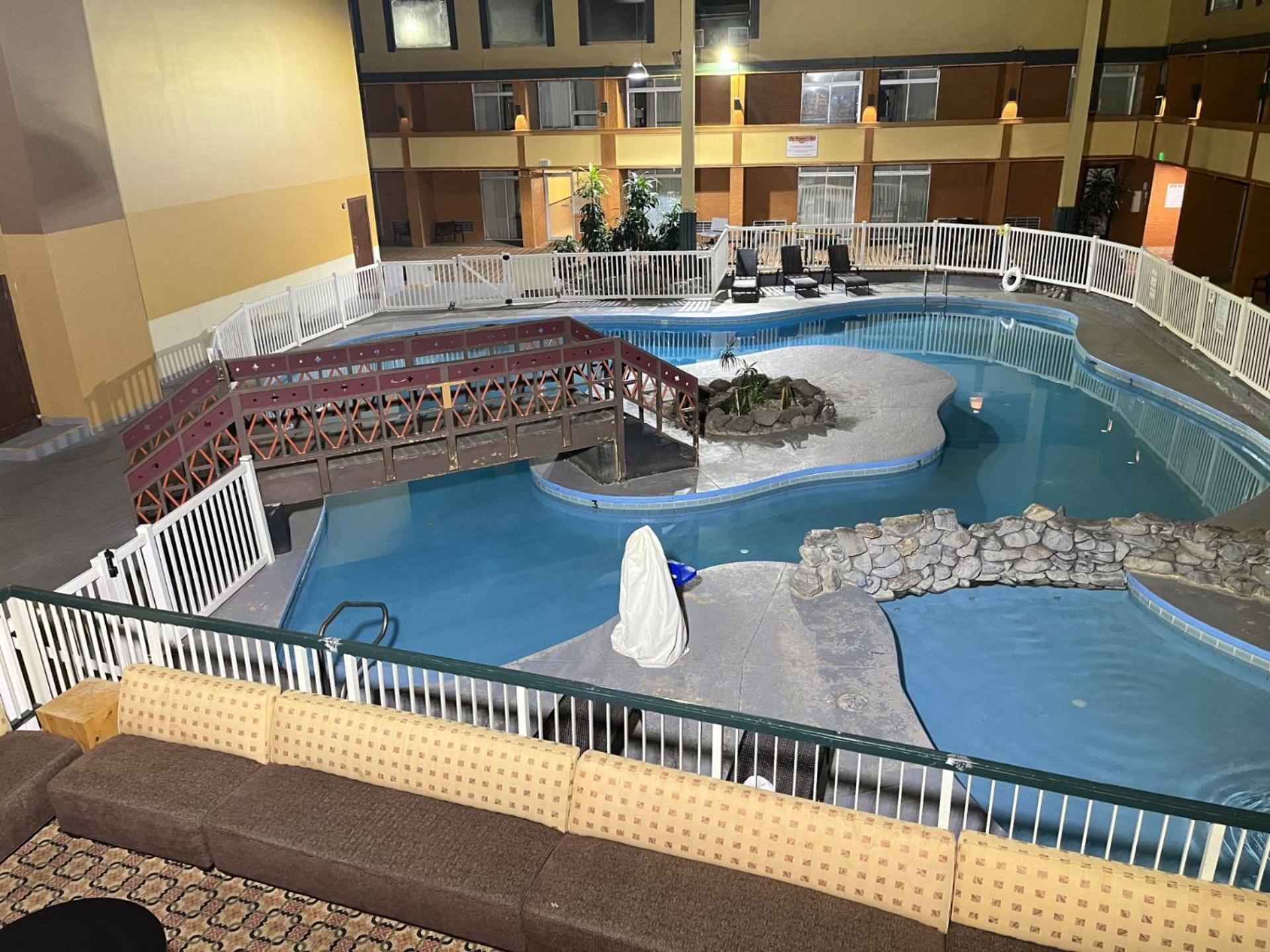 קירני Clarion Inn & Suites And Convention Center מראה חיצוני תמונה