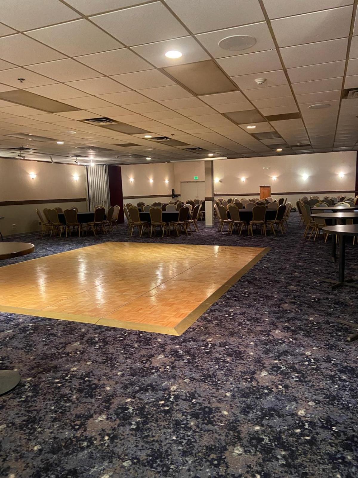 קירני Clarion Inn & Suites And Convention Center מראה חיצוני תמונה