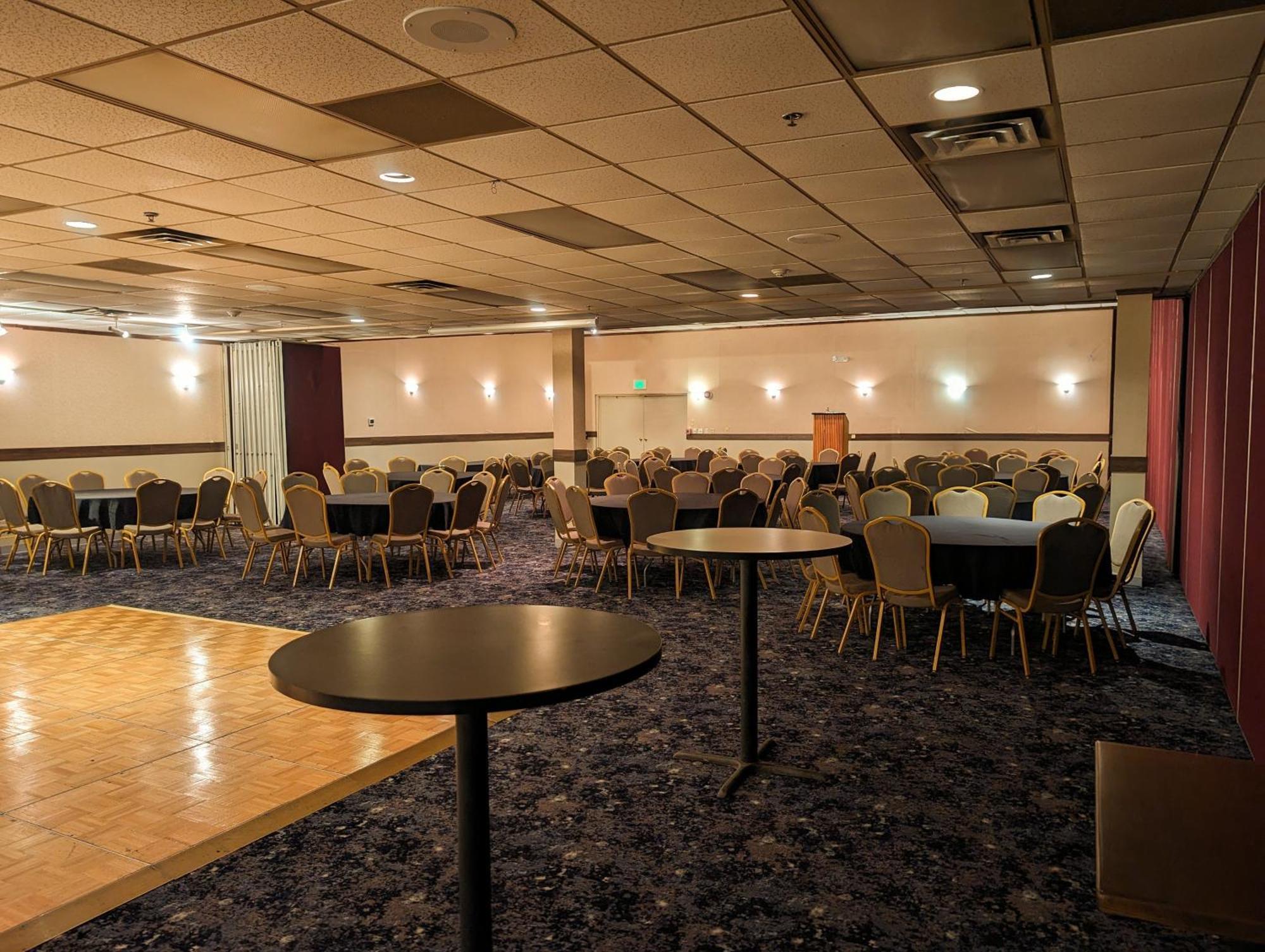 קירני Clarion Inn & Suites And Convention Center מראה חיצוני תמונה