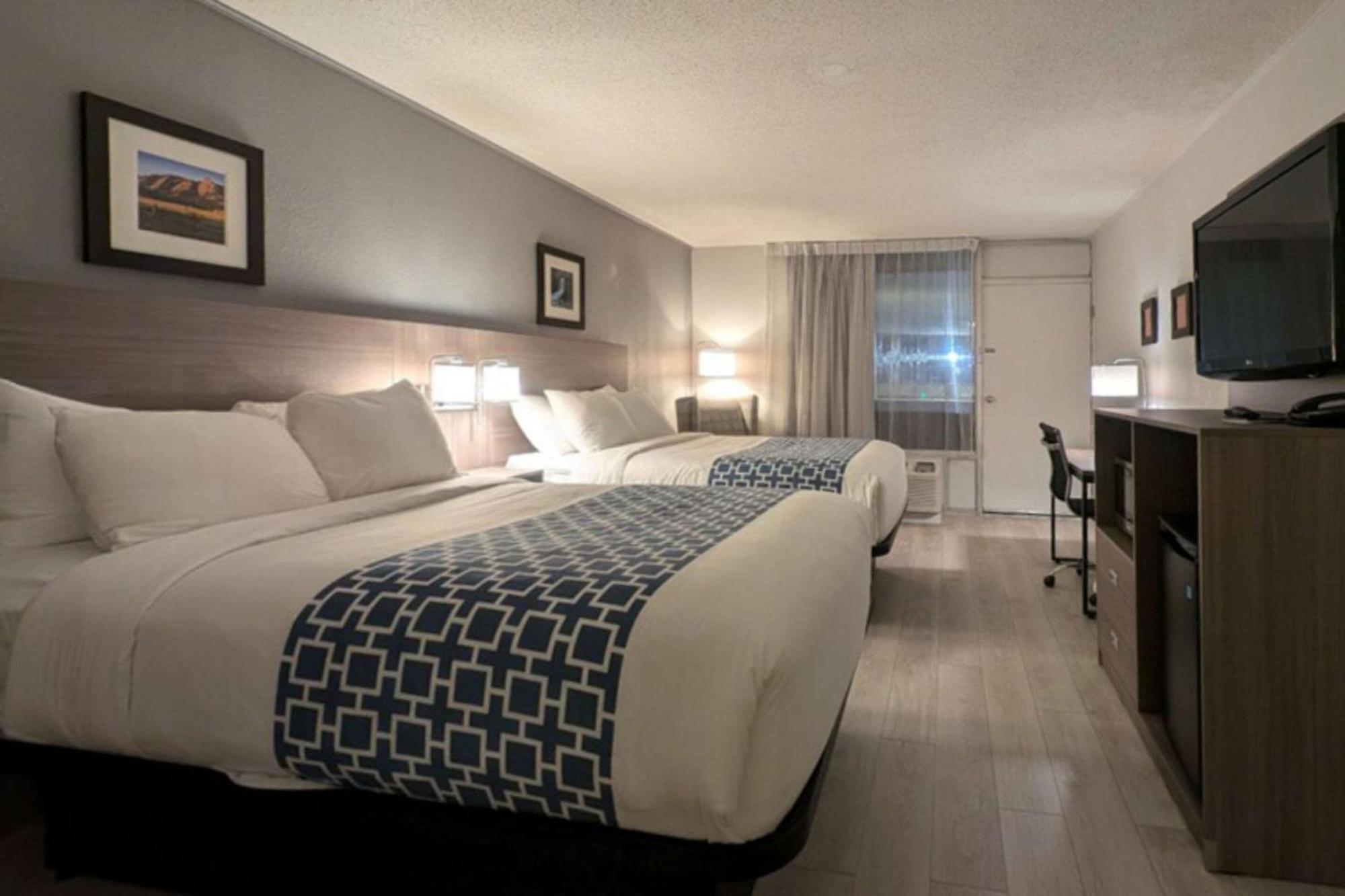 קירני Clarion Inn & Suites And Convention Center מראה חיצוני תמונה