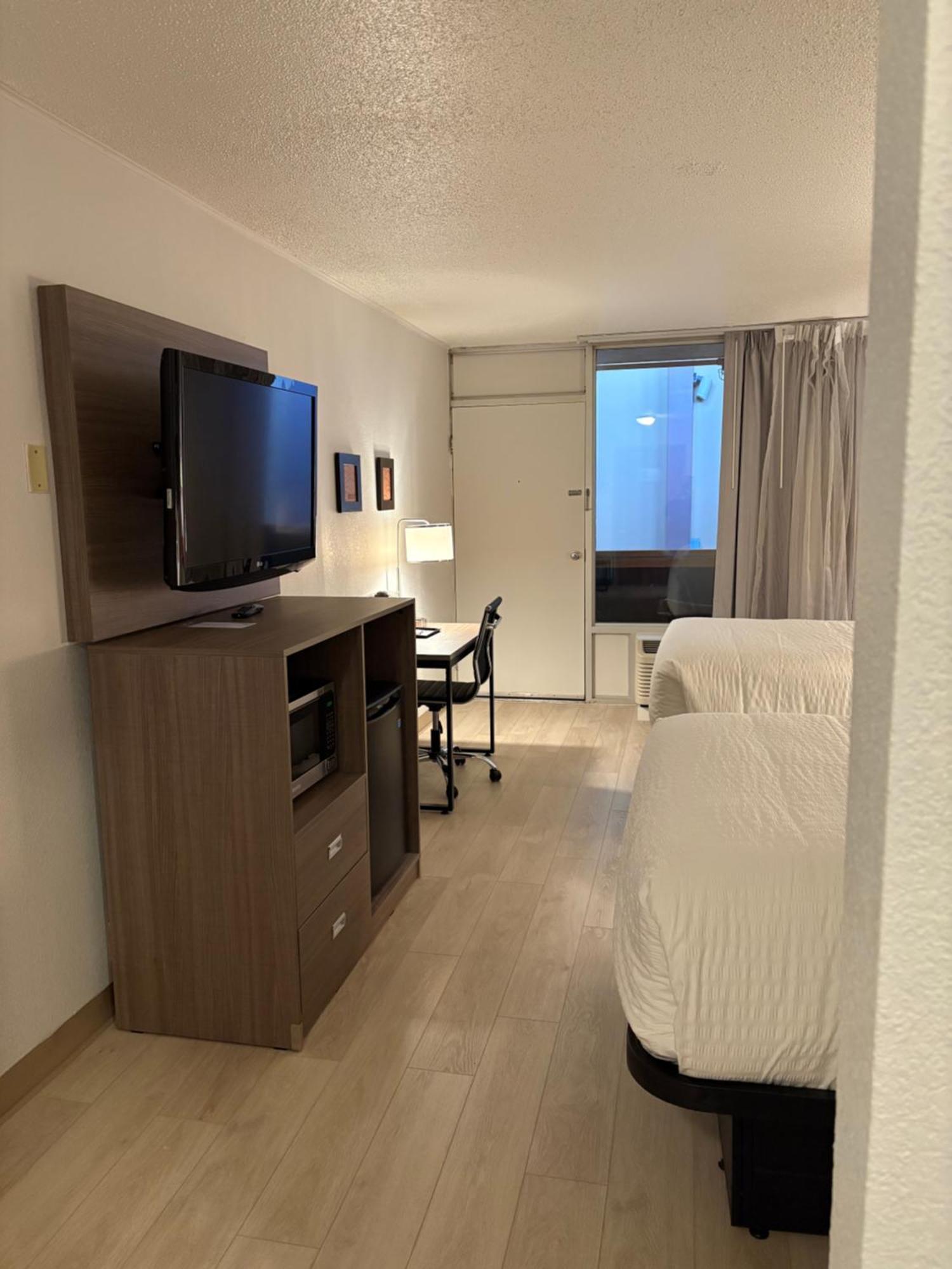 קירני Clarion Inn & Suites And Convention Center מראה חיצוני תמונה
