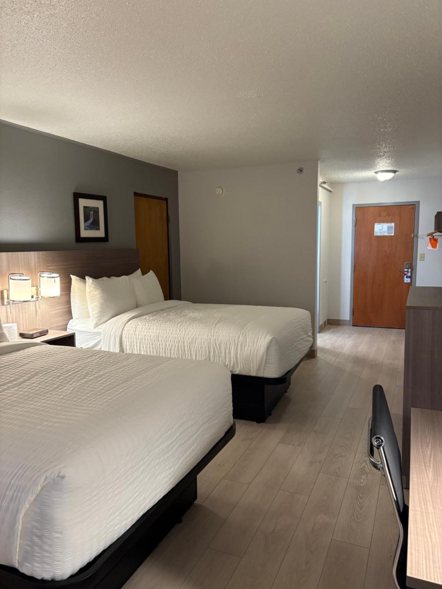 קירני Clarion Inn & Suites And Convention Center מראה חיצוני תמונה