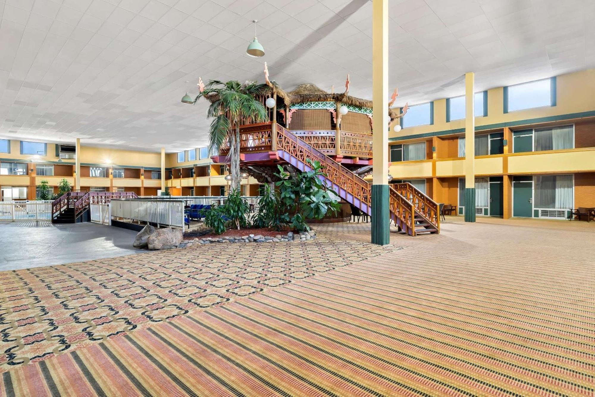 קירני Clarion Inn & Suites And Convention Center מראה חיצוני תמונה