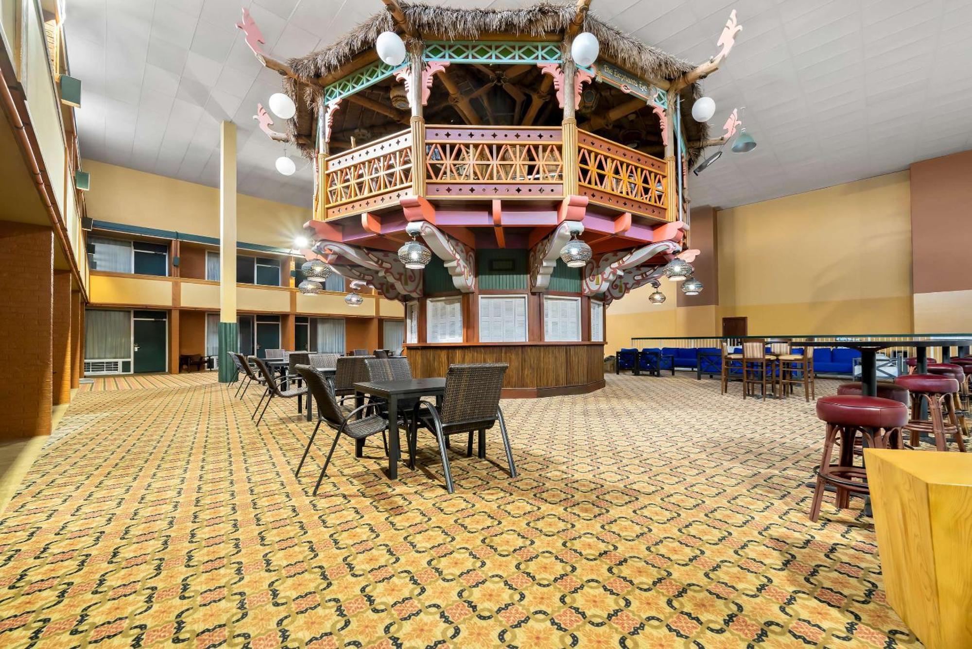 קירני Clarion Inn & Suites And Convention Center מראה חיצוני תמונה