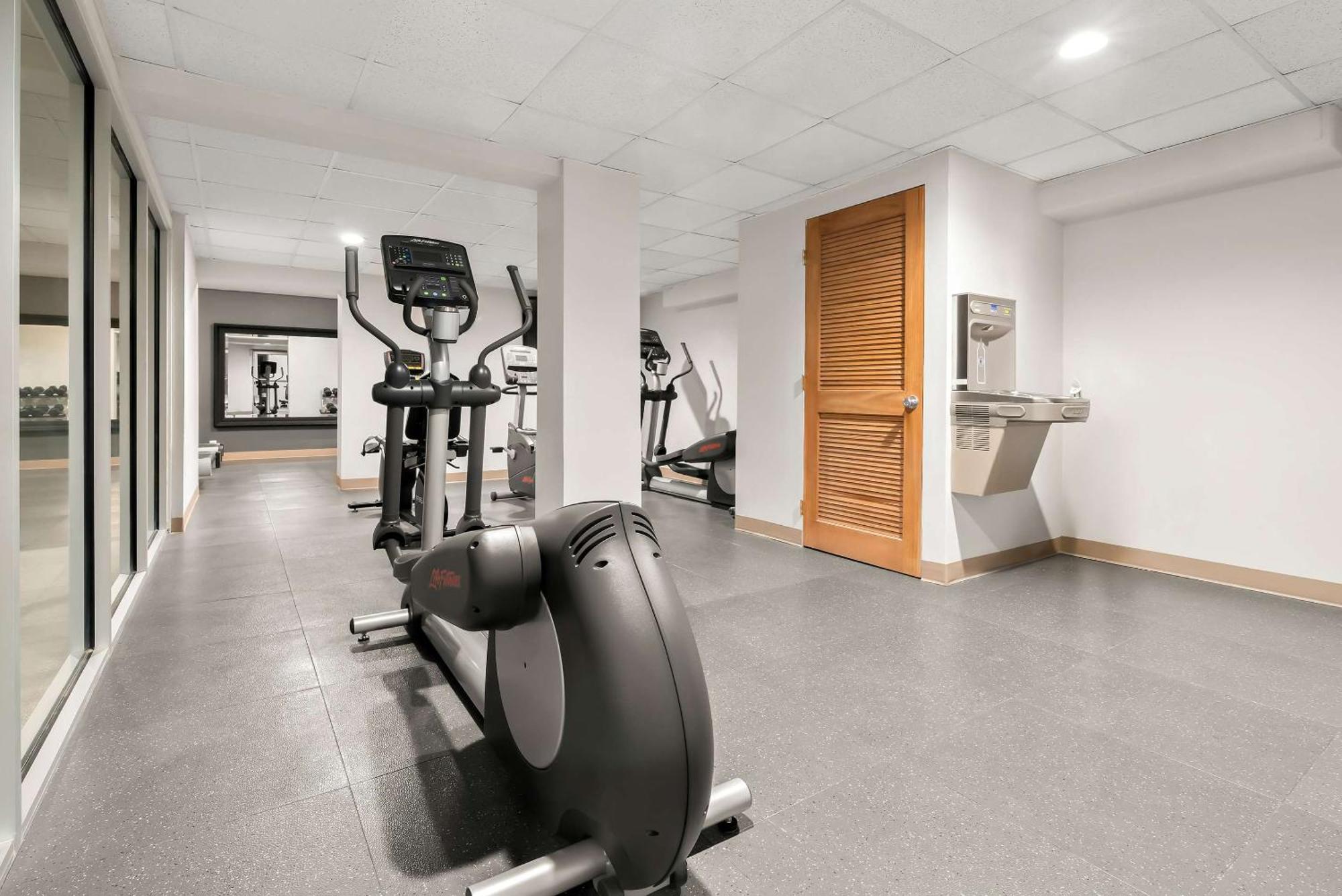 קירני Clarion Inn & Suites And Convention Center מראה חיצוני תמונה