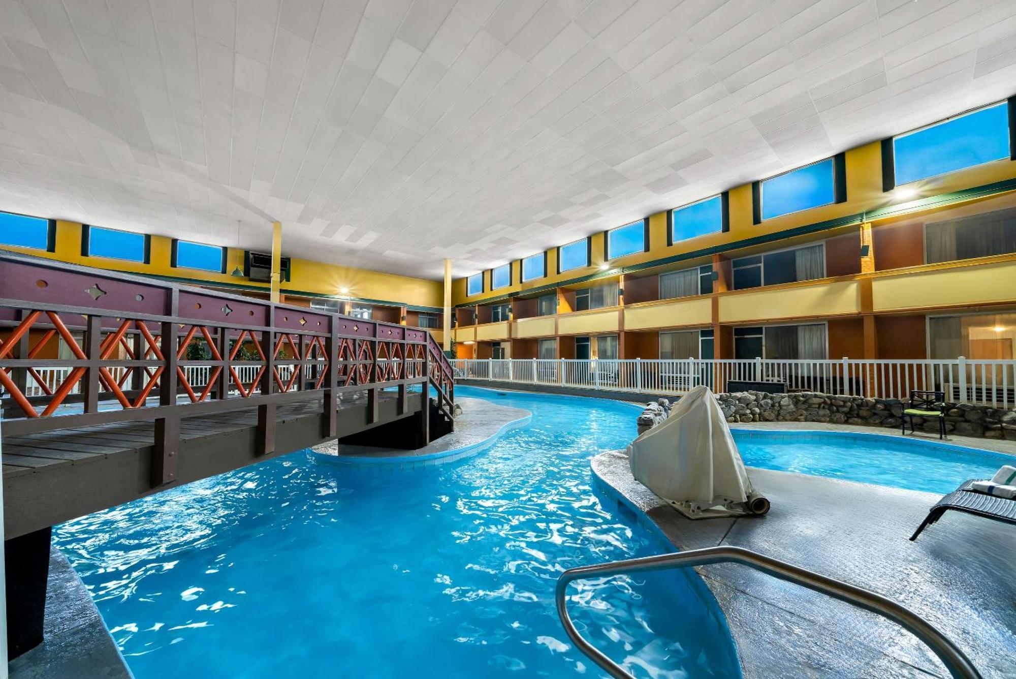 קירני Clarion Inn & Suites And Convention Center מראה חיצוני תמונה