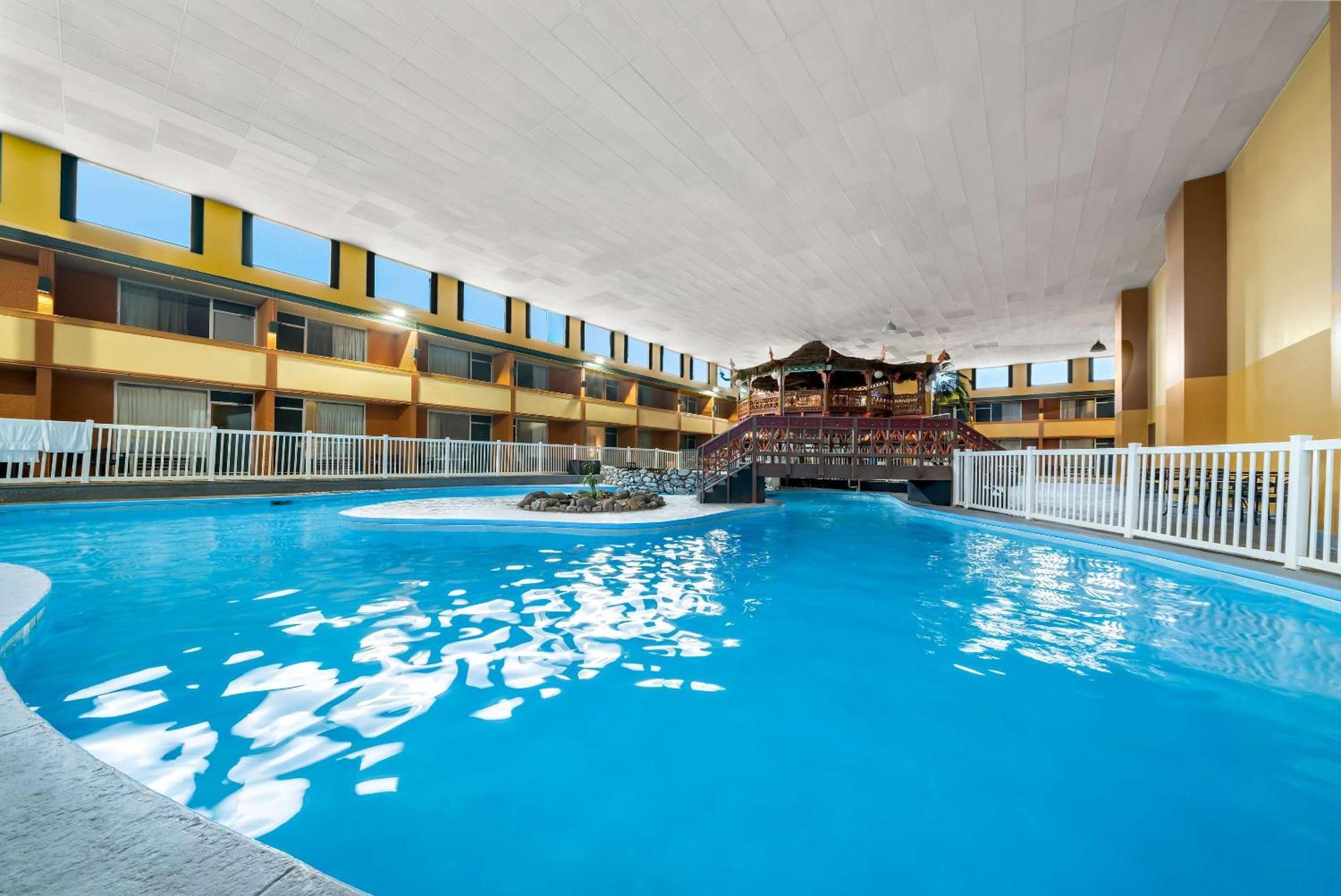קירני Clarion Inn & Suites And Convention Center מראה חיצוני תמונה