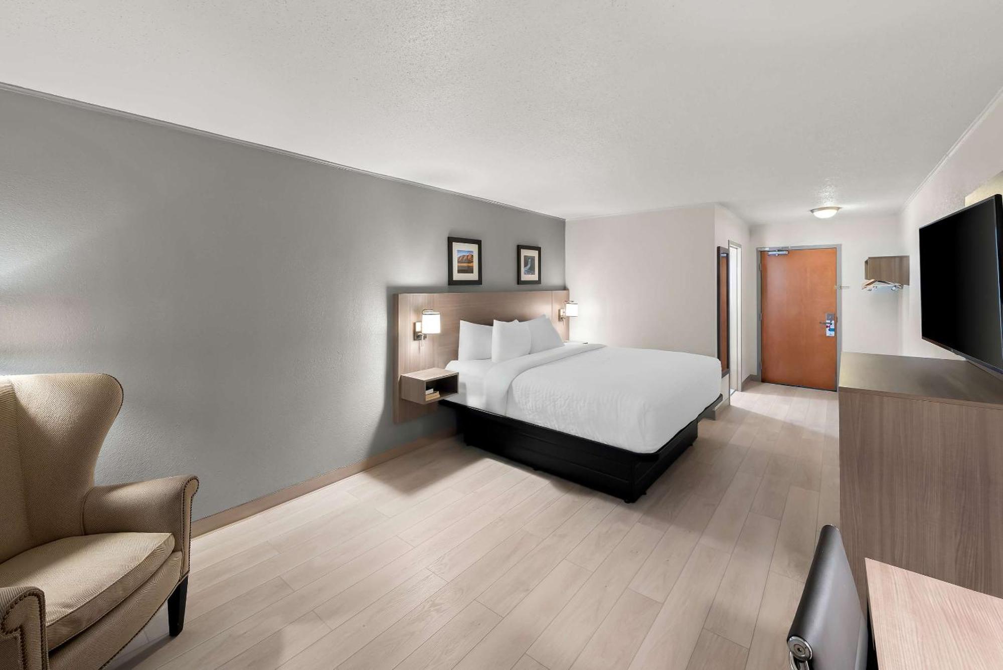 קירני Clarion Inn & Suites And Convention Center מראה חיצוני תמונה