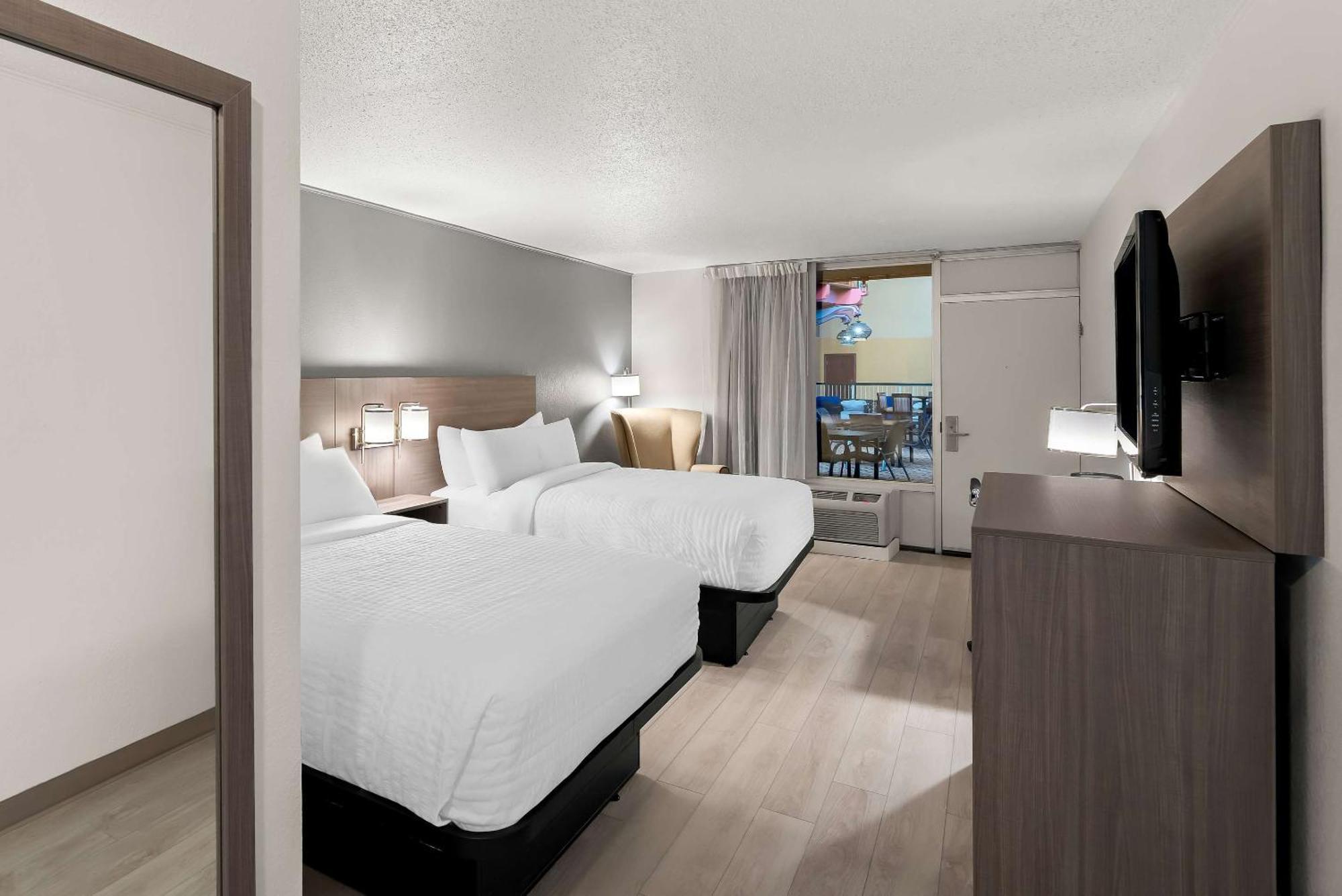 קירני Clarion Inn & Suites And Convention Center מראה חיצוני תמונה