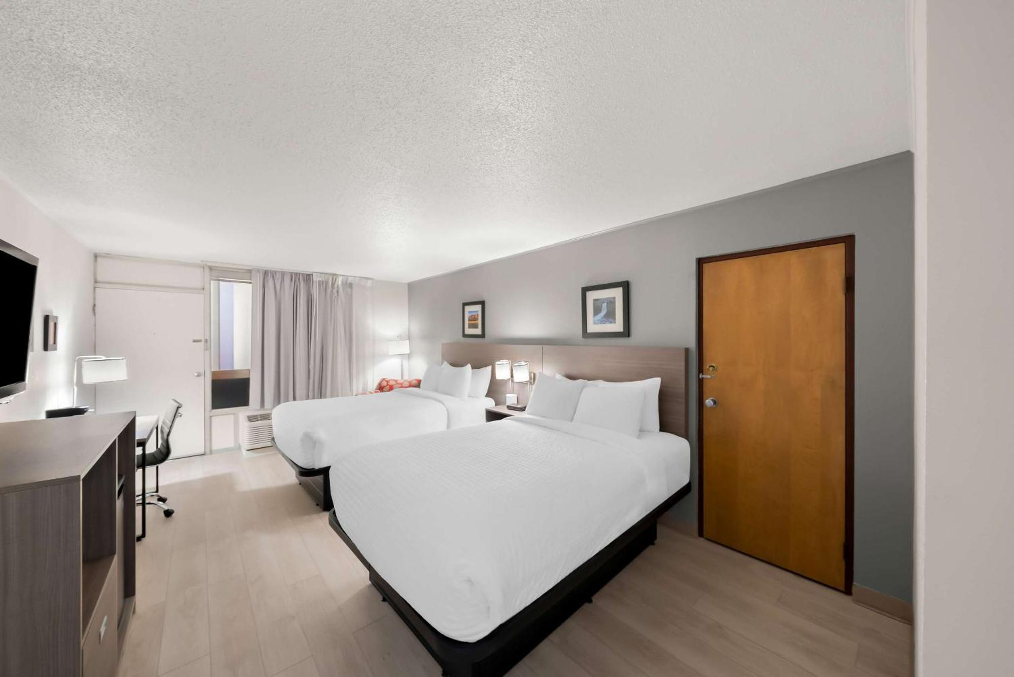קירני Clarion Inn & Suites And Convention Center מראה חיצוני תמונה