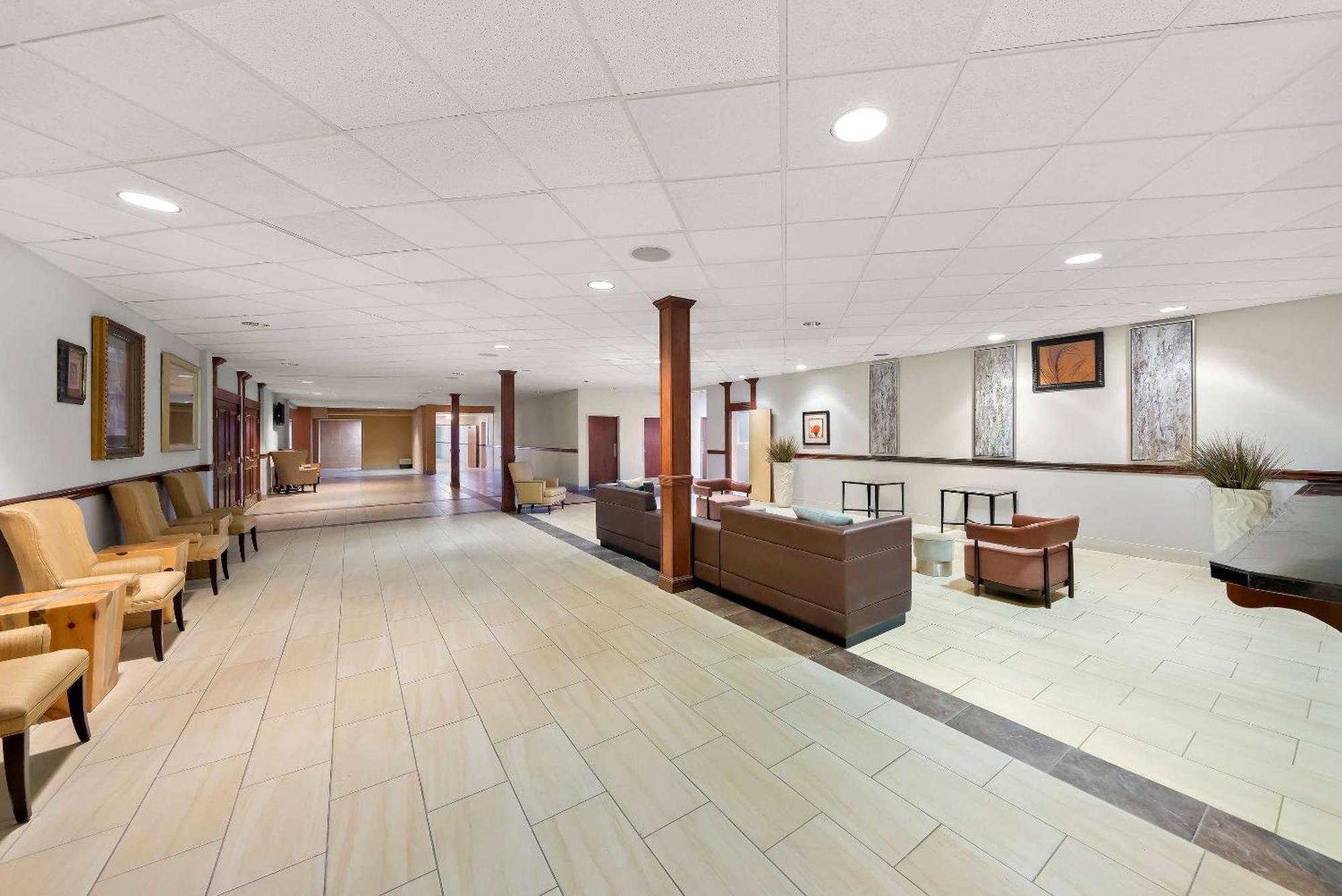 קירני Clarion Inn & Suites And Convention Center מראה חיצוני תמונה